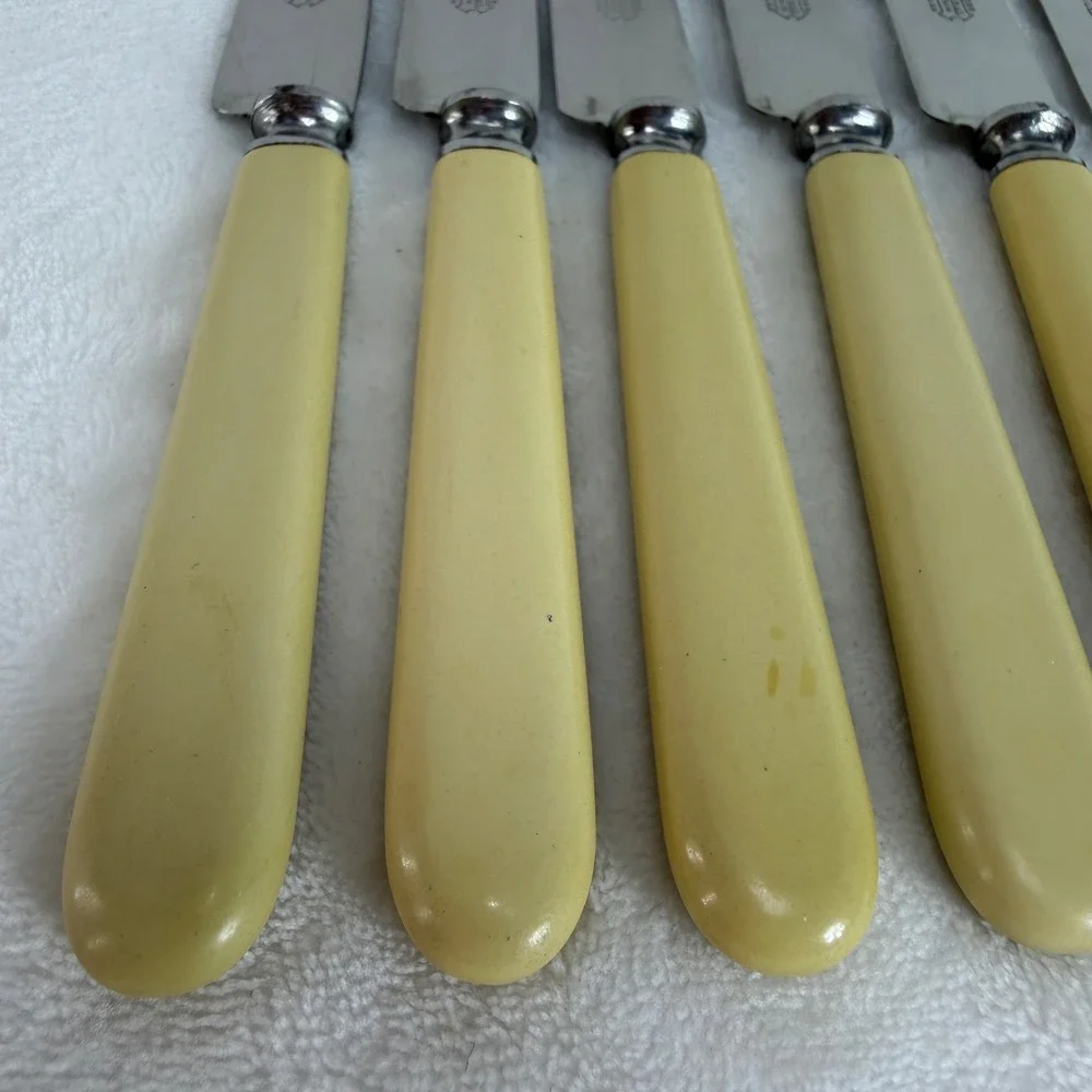VTG Universal Resistain Set of‎ 6 Cream Bakelite Handle Dinner Knives MCM Retro